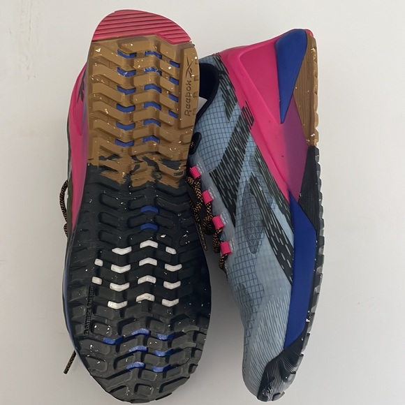 Cross-trainer athletic shoe with comfortable wide toe box - Picture 2 of 6